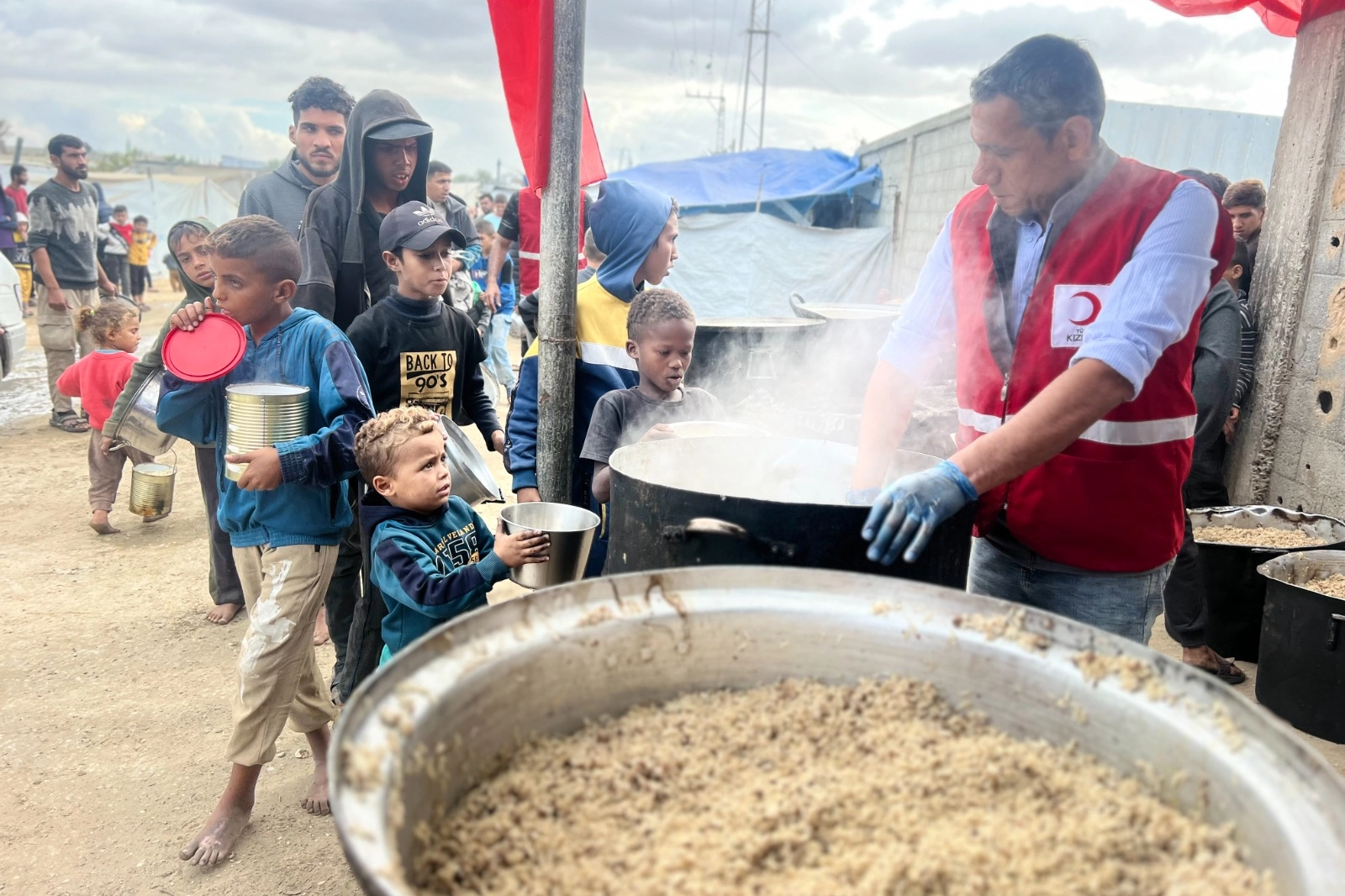 İyilik gemisi yardımları Gazze'de! Sıcak yemekler günlük 35 bine yükseldi