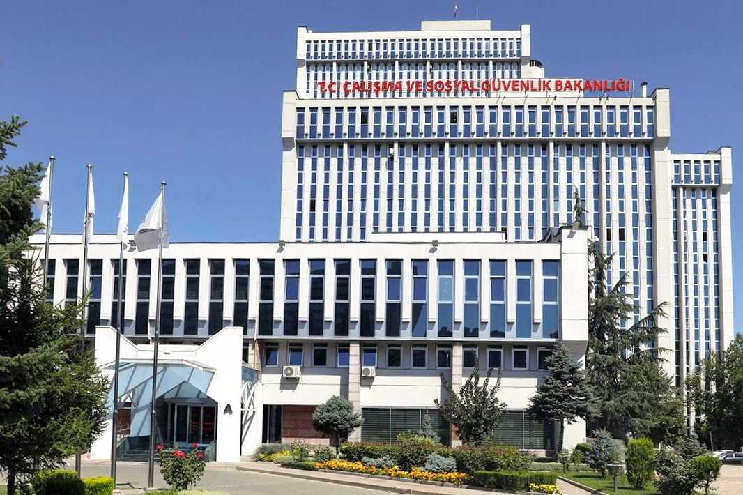 &Ccedil;alışma ve Sosyal G&uuml;venlik'e 100 iş m&uuml;fetişi alınacak