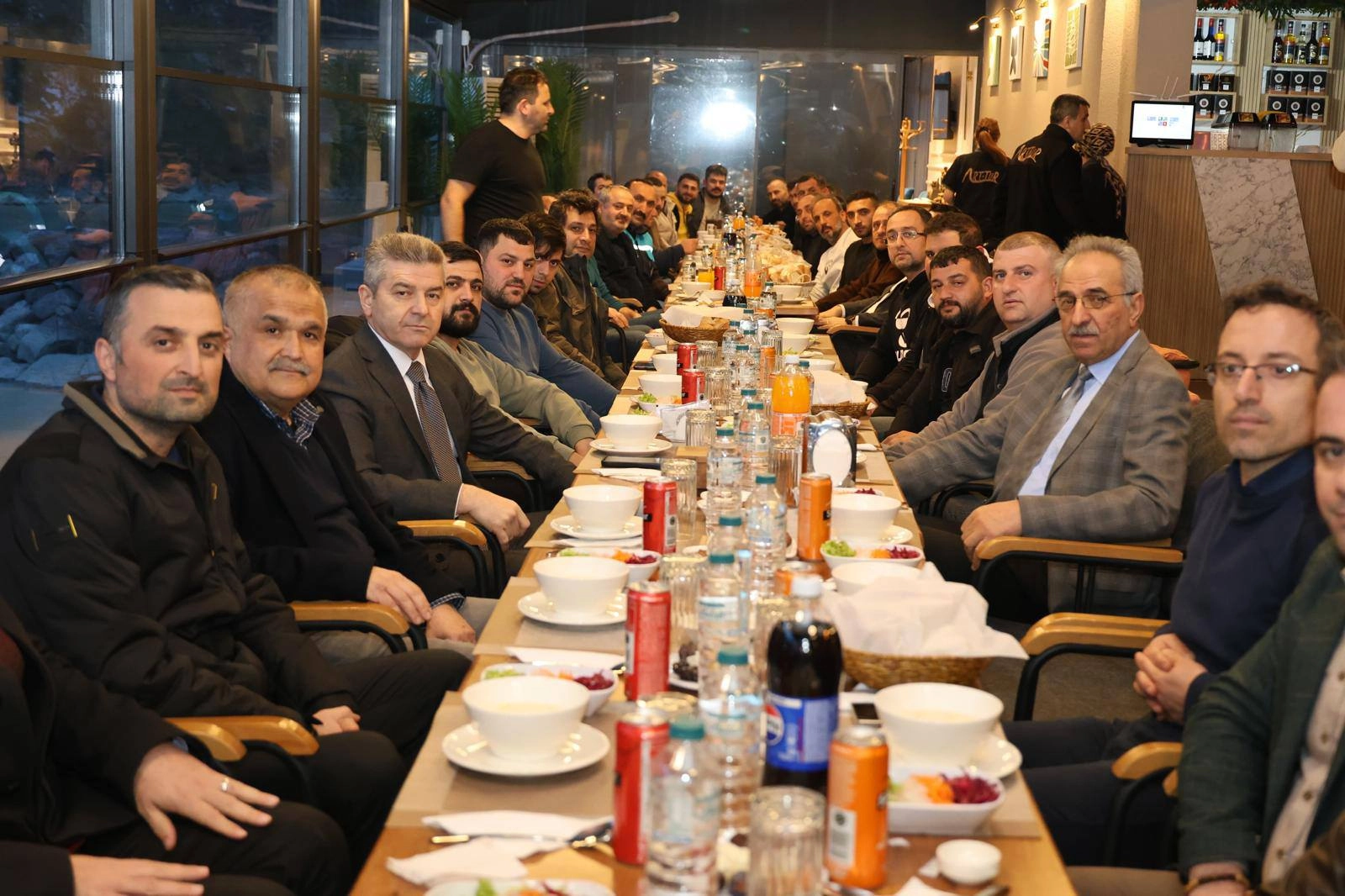 Artvin'de Vali Erg&uuml;n, İl &Ouml;zel İdaresi iftarında personeliyle  buluştu