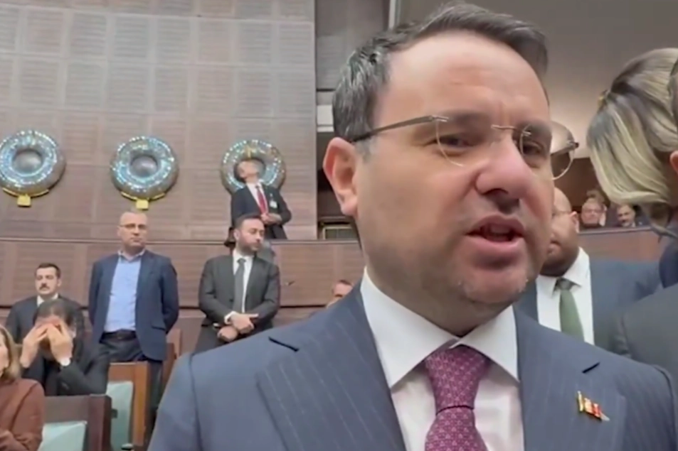 Bakan G&uuml;rlek: Ter&ouml;rs&uuml;z T&uuml;rkiye s&uuml;reci Meclis&rsquo;in takdirinde! Şahsa &ouml;zg&uuml; d&uuml;zenleme s&ouml;z konusu değil