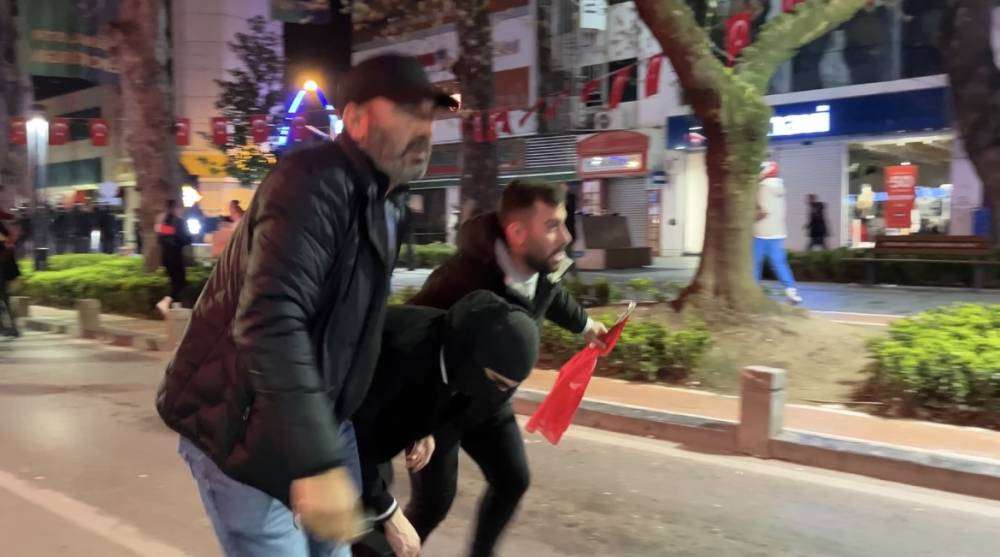 Kocaeli'de 'İmamoğlu' protestosunda 10 gözaltı; polisten 'bayrak' hassasiyeti
