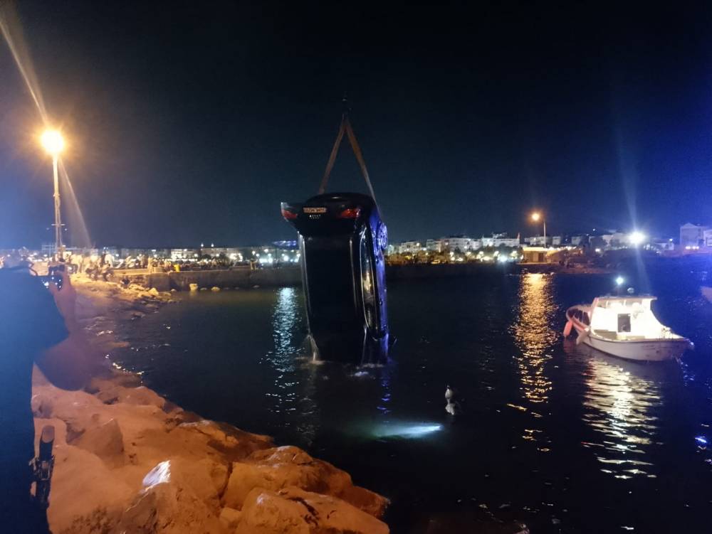 İstanbul- Silivri'de otomobil denize düştü; içindeki kişi son anda kurtuldu
