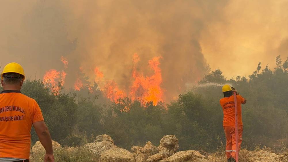 Antalya'da rekor sıcaklıkta 'orman yangını fırtınası'