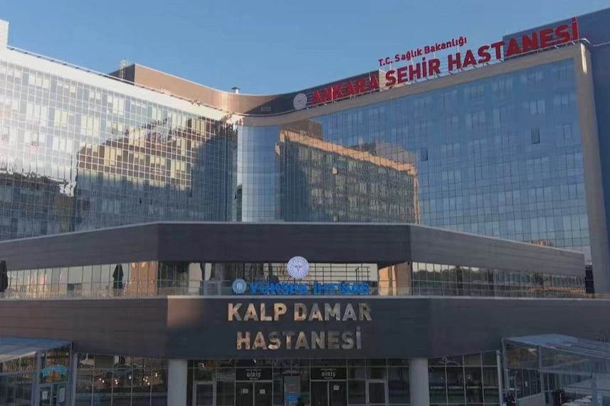 T&uuml;rkiye&rsquo;nin ilk yerli kalp-akciğer makinesiyle ilk ameliyat başarıyla ger&ccedil;ekleştirildi