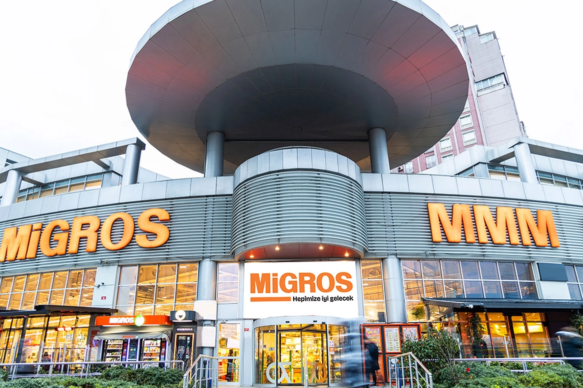Migros dağıtım merkezlerindeki &ccedil;alışanları kadroya aldı