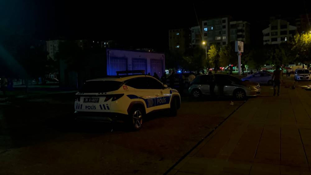 16 yaşındaki kız, 17 yaşındaki kızı bıçakladı