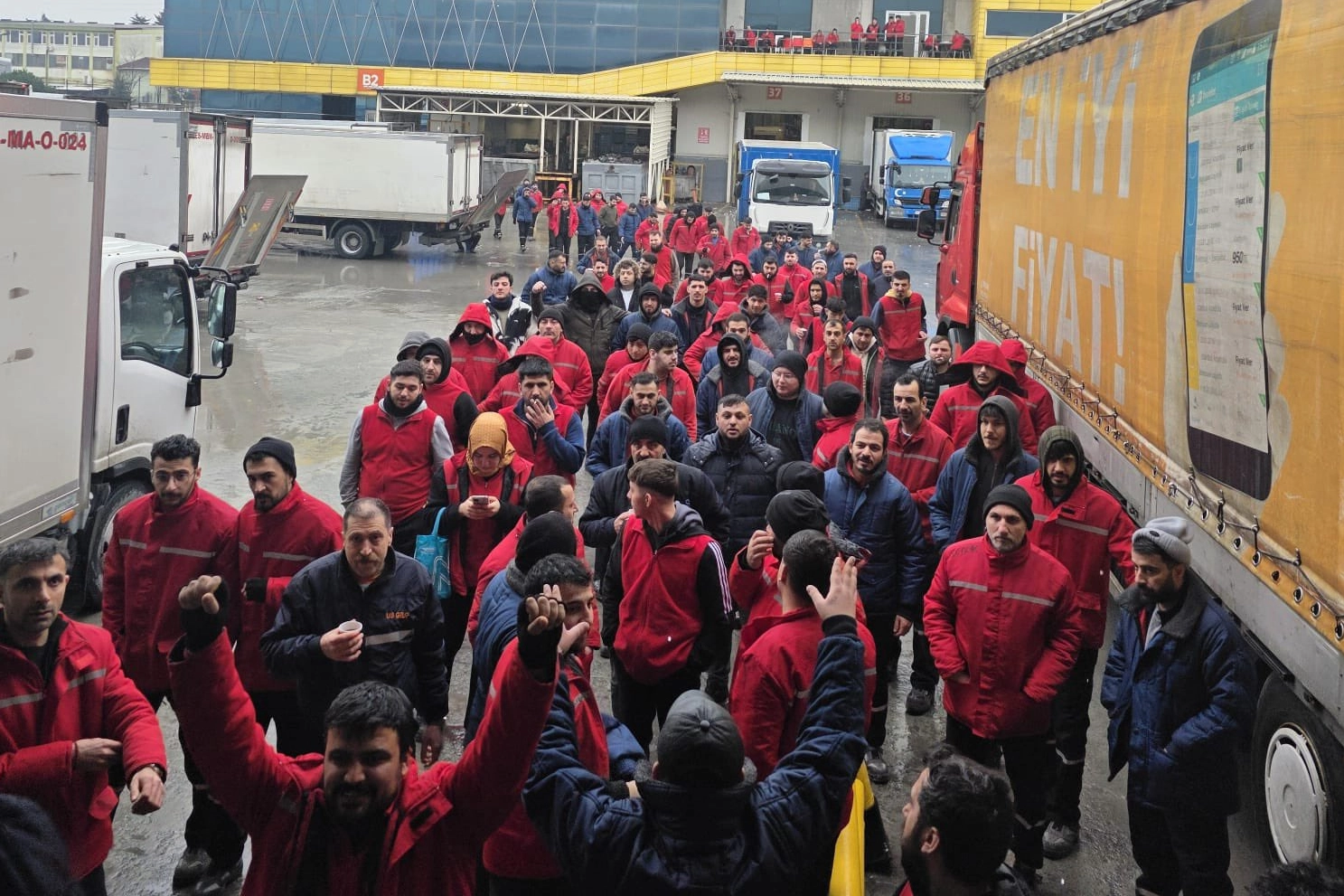 Migros, iş yeri g&uuml;venliğini tehdit eden 141 &ccedil;alışanın akdini feshetti