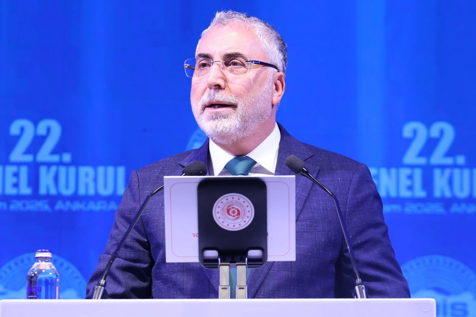 Bakan Işıkhan: İşsizlik d&uuml;ş&uuml;yor, istihdam artıyor