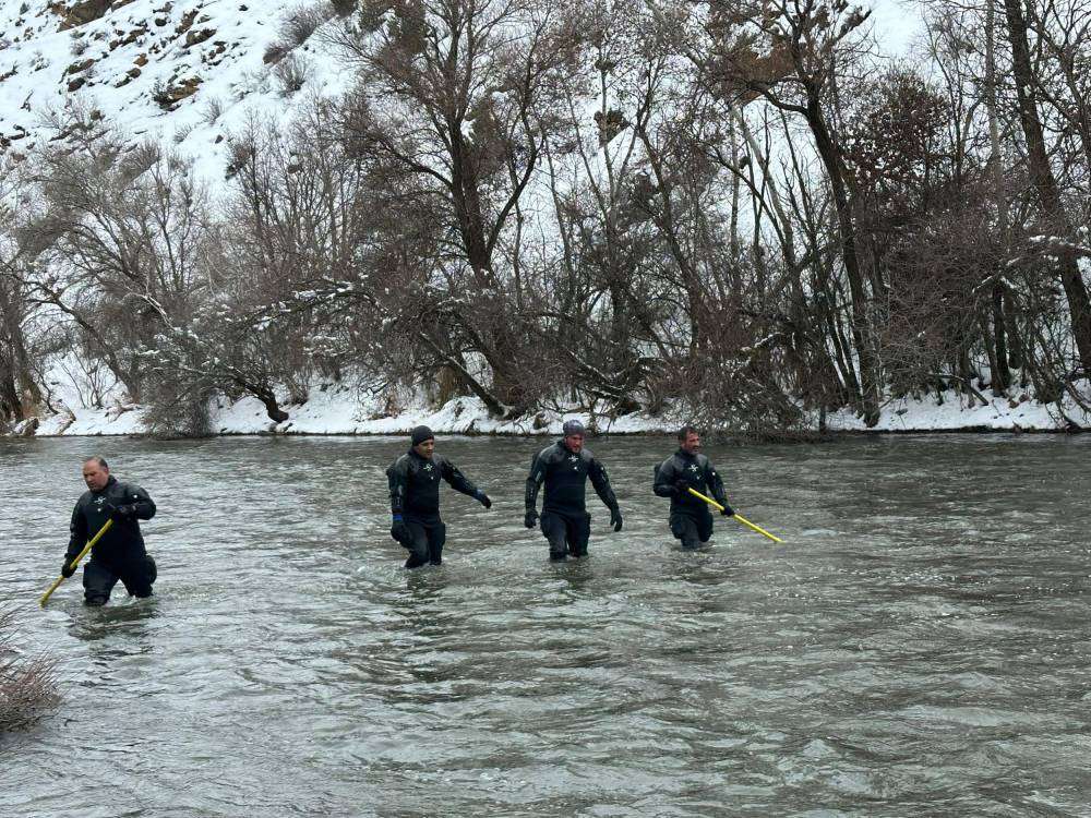 Kayıp Sabit öğretmen, Karasu Nehri'nde aranıyor