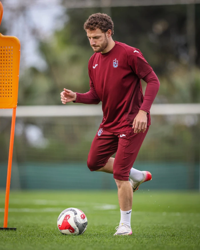 Trabzonspor'da Galatasaray Derbisi Hazırlığı: Taktik ve Pas Çalışması!