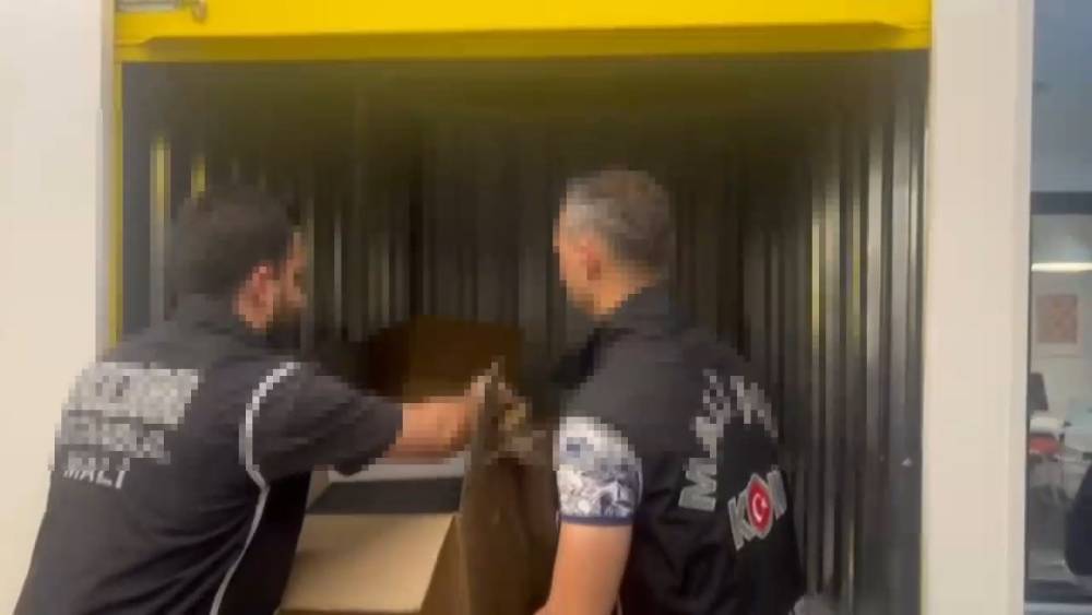 İstanbul -İBB soruşturmasında tutuklanan Murat Kapki ait depoda yaklaşık 5 milyonluk tablo bulundu