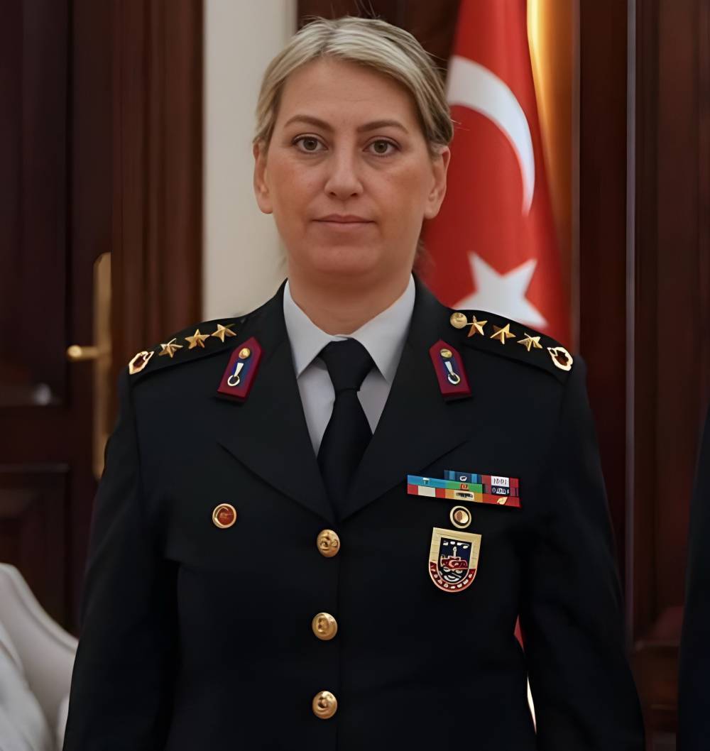 Jandarmanın kadın paşası