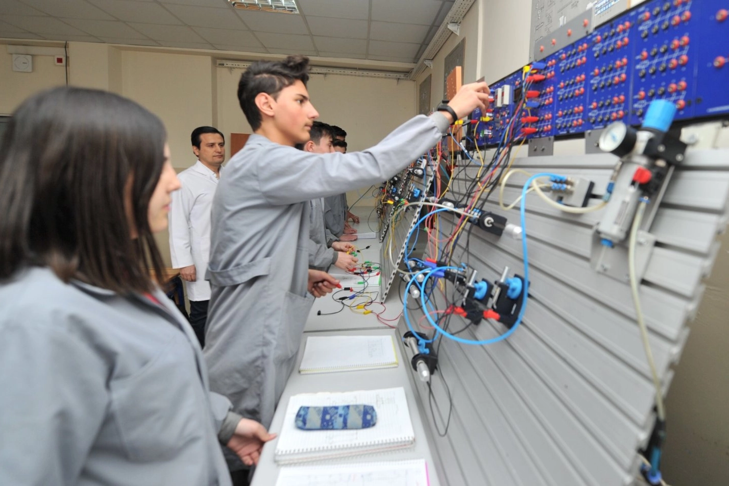 Mesleki eğitimde dev hamle! Otomotiv, turizm ve girişimcilik odaklı dönüşüm!