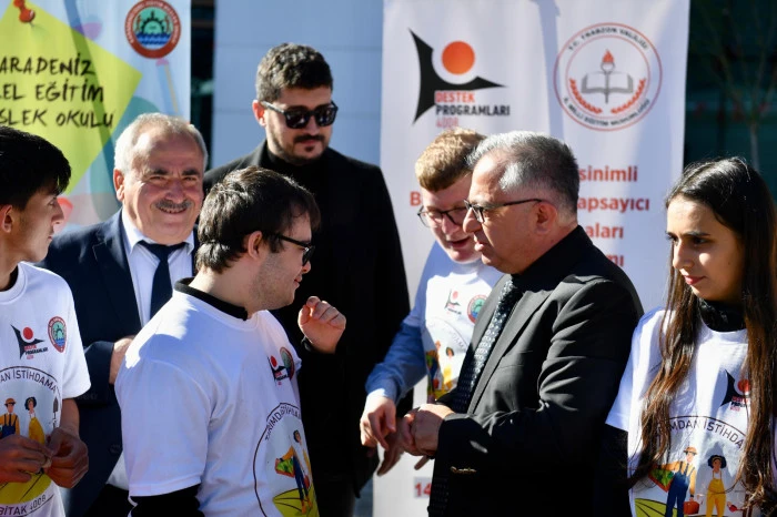 ÜRETEN ELLER: En Mutlu Köy'de Özel Bireylerin Tarımsal Emekleri Satışa Sunuldu