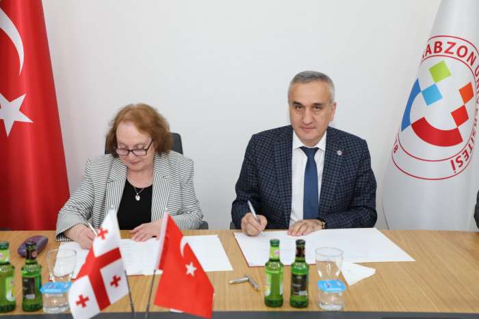 Trabzon Üniversitesi ile Batum Sanat Eğitimi Devlet Üniversitesi arasında protokol imzalandı