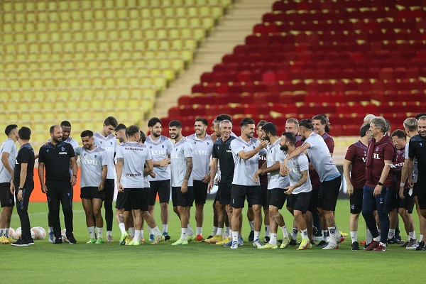 Trabzonspor ikinci Louis Stadyumu’nda son antrenmanını gerçekleştirdi