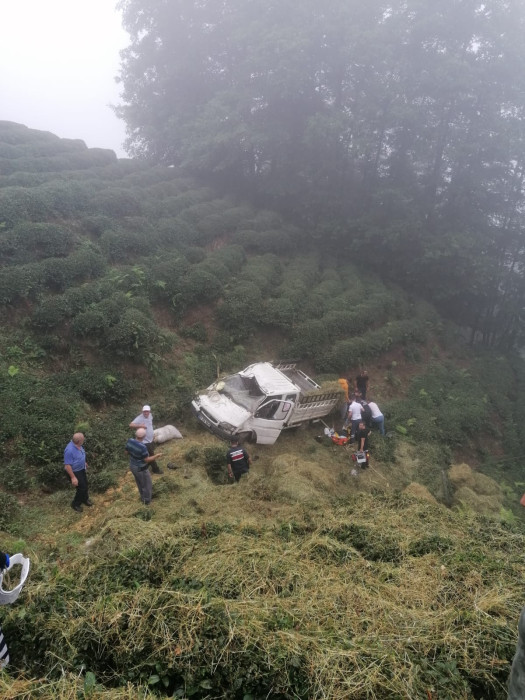 Trabzon'da kamyonetin şarampole devrilmesi sonucu 2 kişi öldü