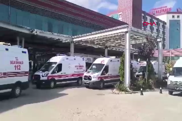 Afyonkarahisar'da turist otob&uuml;s&uuml; devrildi: 22 yaralı