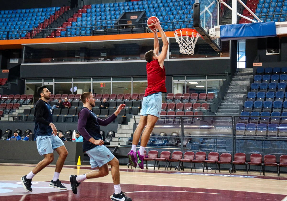 Anadolu Efes Maçı Öncesi Trabzonspor Basketbol'da Taktik Çalışma Hız Kesmiyor