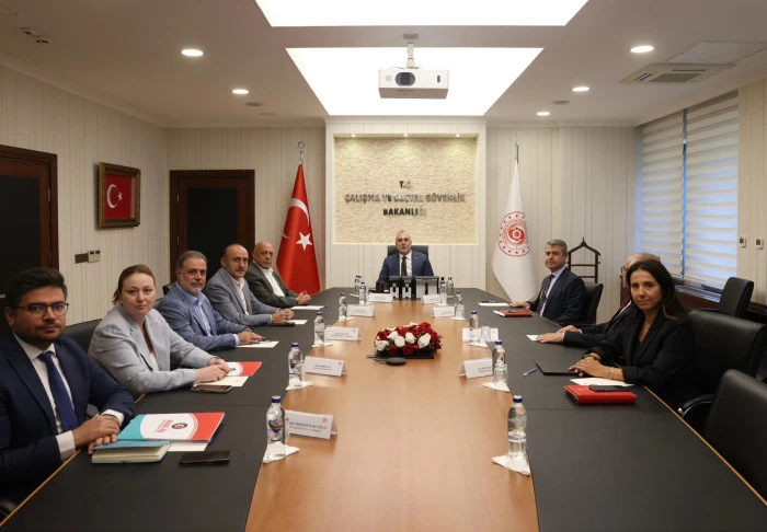 Bakan Işıkhan, HAK-İŞ Konfederasyonu heyetiyle görüştü