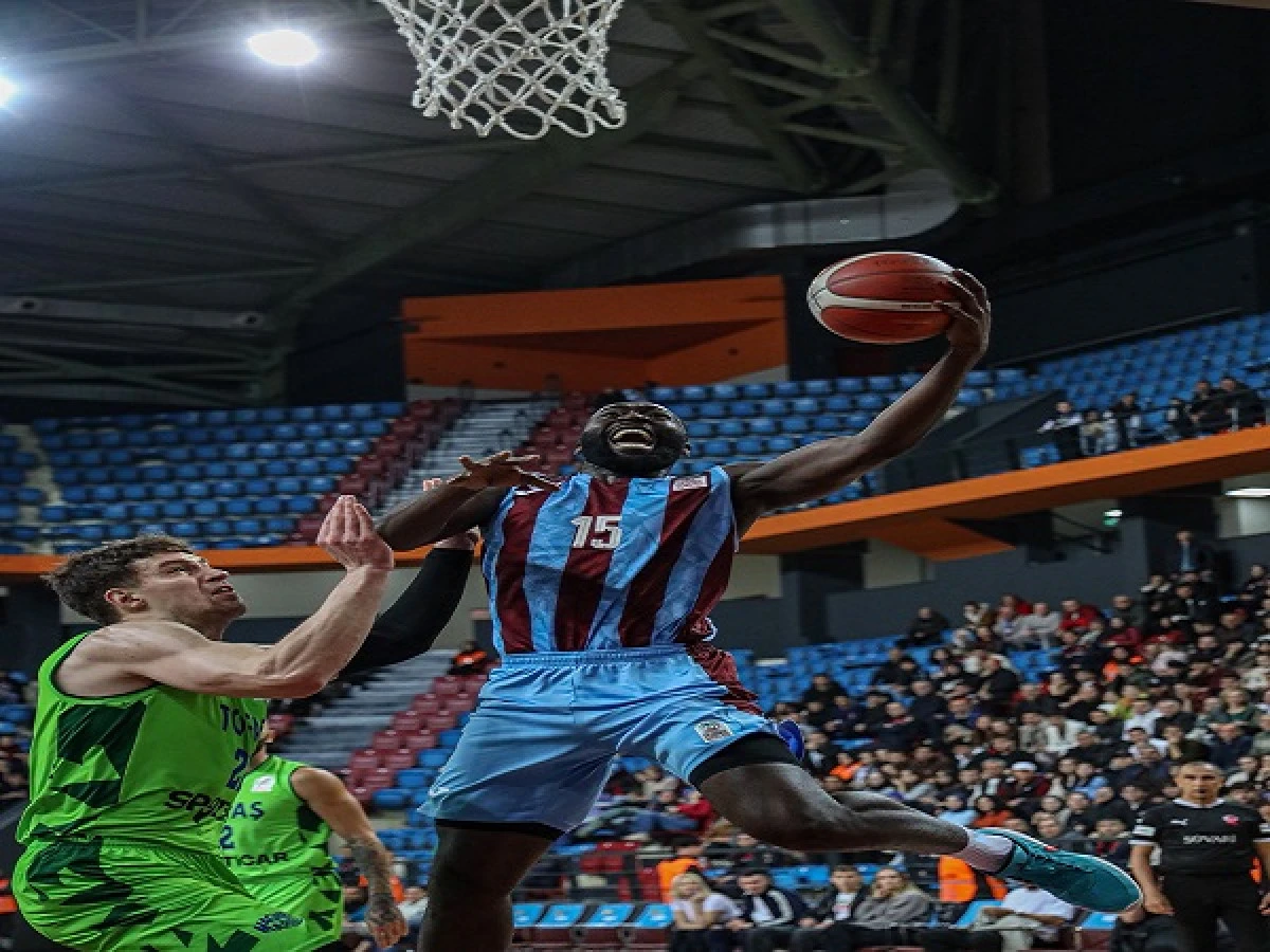 BASKETBOL FIRTINASI: Trabzonspor, Tofaş'ı Devirerek Lige Ağırlığını Koydu!