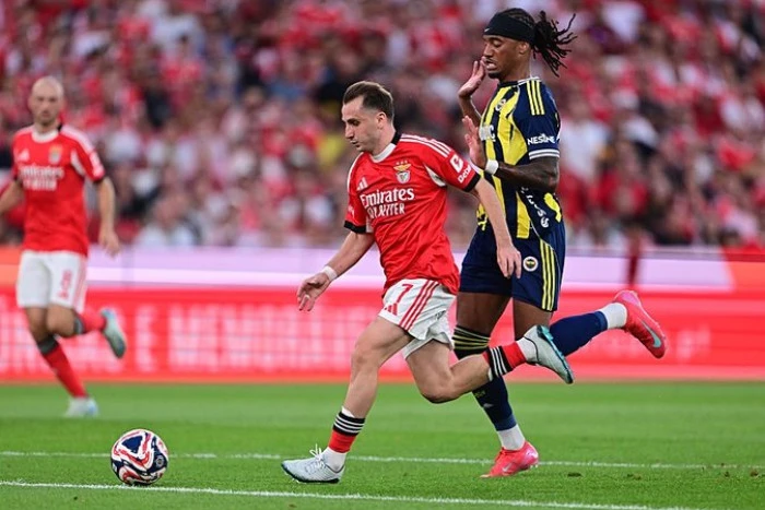 Benfica, Kerem Aktürkoğlu'nun Fenerbahçe'ye transferini resmen açıkladı