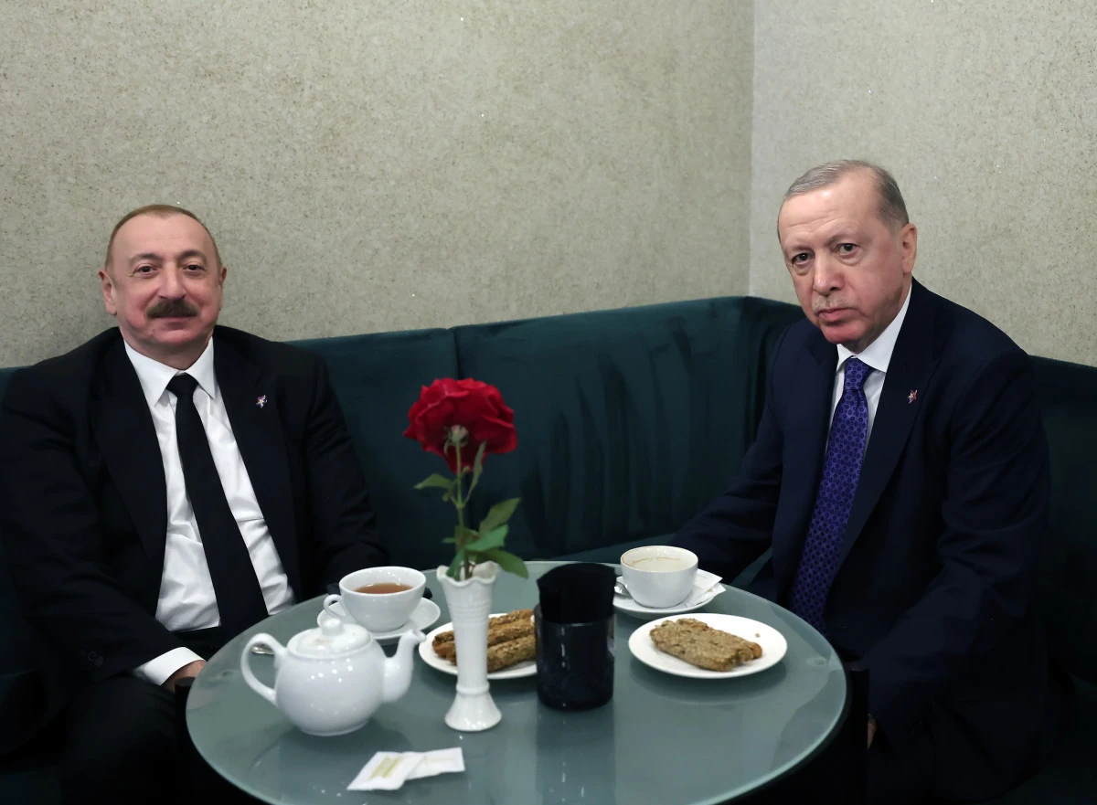 Cumhurbaşkanı Erdoğan, Azerbaycan Cumhurbaşkanı Aliyev ile bir araya geldi