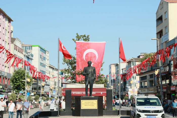 Cumhurbaşkanı Erdoğan’ın bayrak çağrısı Bağcılar’da karşılık buldu