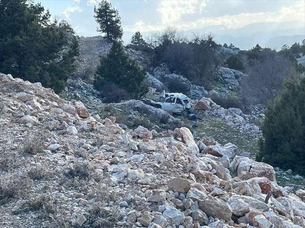 Dağ yolunda takla atan cipteki 5 kişi öldü