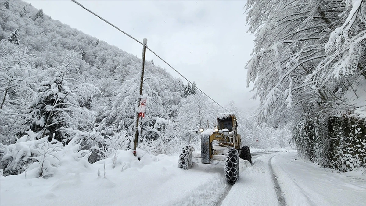 Doğu Karadeniz İ&ccedil;in Kritik Kar Yağışı Uyarısı: 20 Santimetreyi Aşabilir!