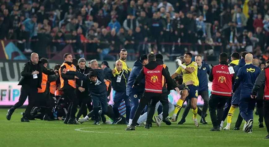 Egemen Korkmaz: görünce dayanamadım! insanlığa sığmaz