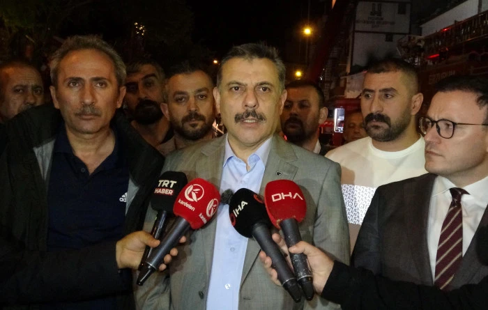 Erzurum'da restoranda çıkan yangın evler ve otele sıçradı