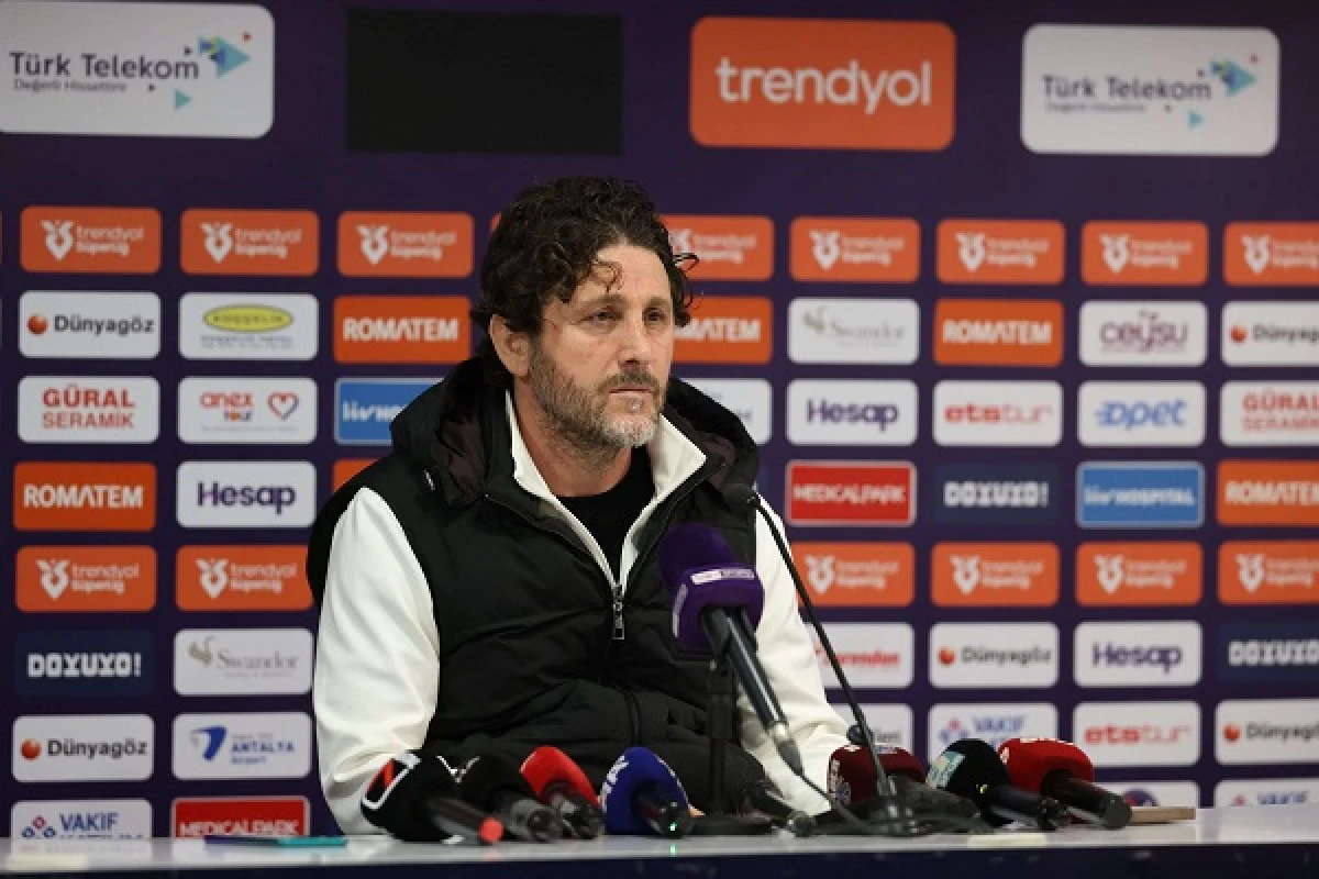 Fatih Tekke Transfer Planını A&ccedil;ıkladı: Neden 5 Değil 3 Oyuncu?