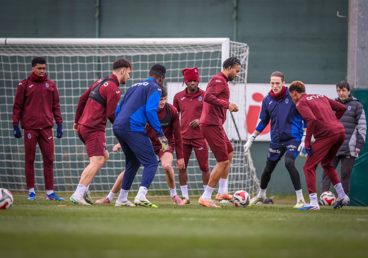 Fırtına'da kupa mesaisi s&uuml;r&uuml;yor: İstanbulspor provasında taktik ağırlık