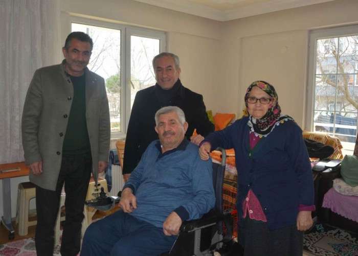 Gerze'de engellinin akülü araç isteği yerine getirildi