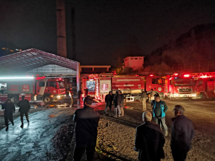 GÜNCELLEME - Trabzon'da çay fabrikasında çıkan yangın kontrol altına alındı