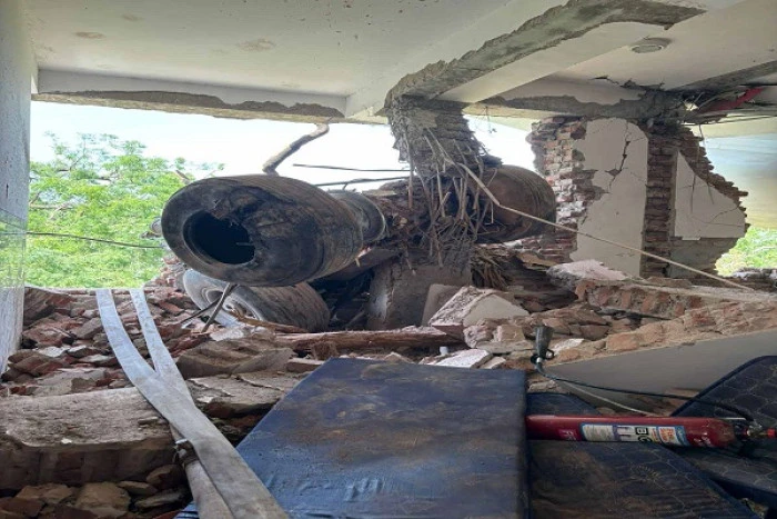 Hindistan'da yolcu uçağı düştü - videolu haber