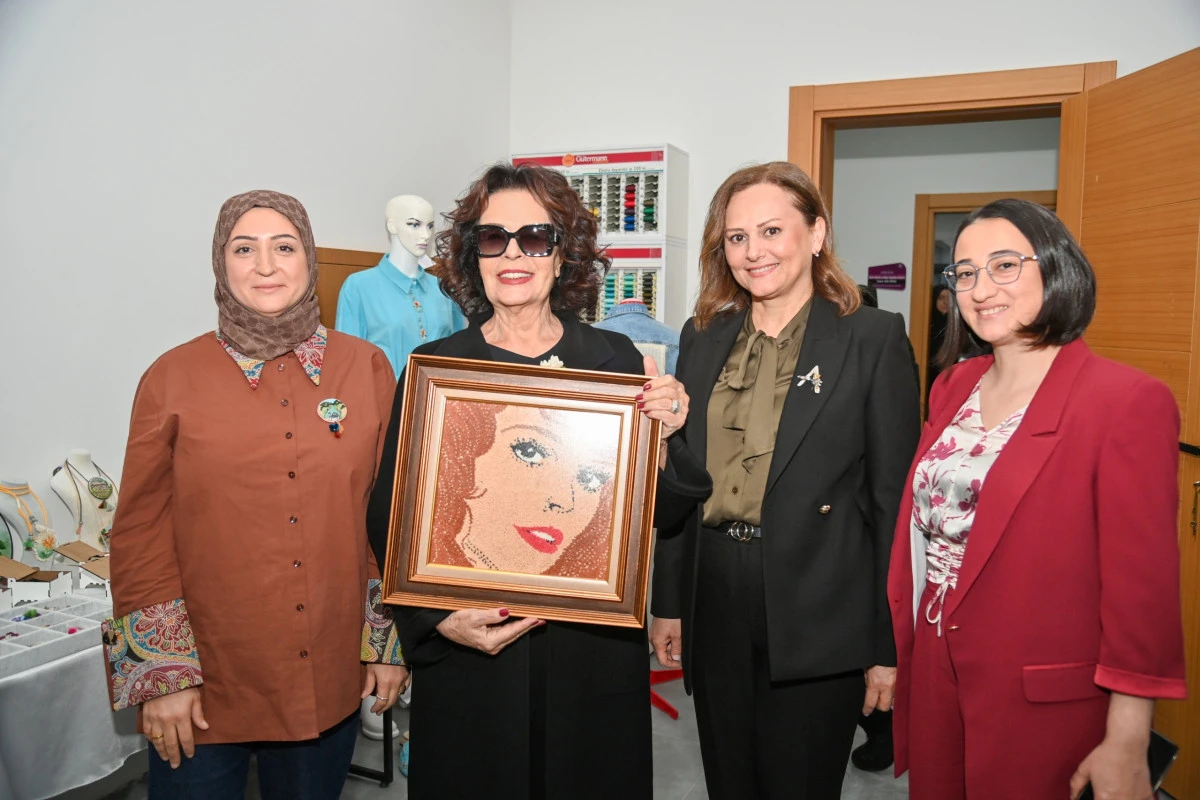 H&Uuml;LYA KO&Ccedil;YİĞİT&rsquo;TEN TRABZONLU KADINLARA &Ouml;VG&Uuml;: G&uuml;&ccedil;l&uuml; Kadın, G&uuml;&ccedil;l&uuml; T&uuml;rkiye