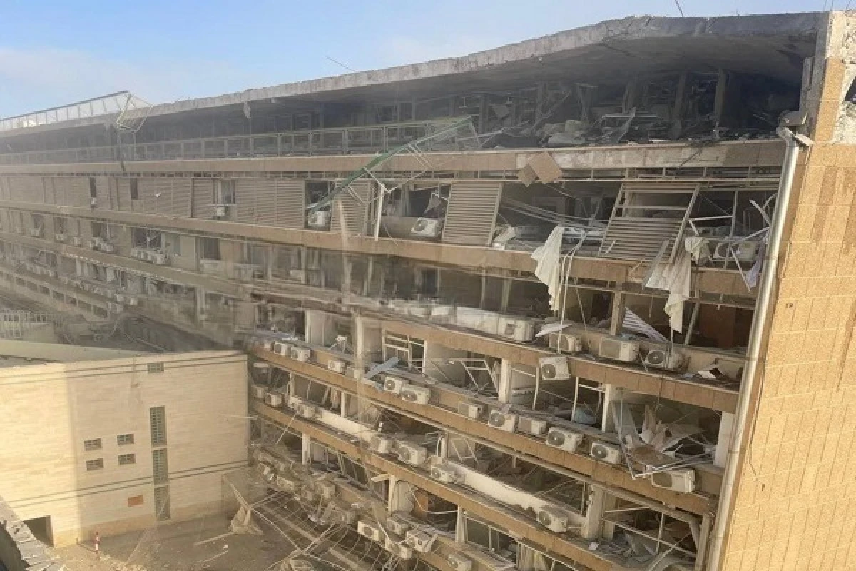 İran'dan İsrail'e balistik füze saldırısı; hastane ile borsa binasında patlama ve yıkım meydana geldi