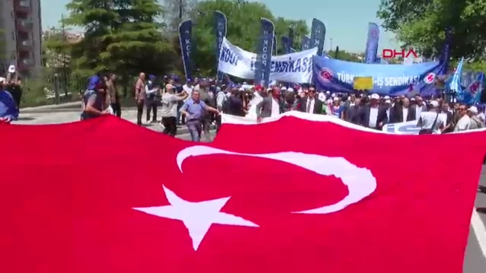 İşçilerden Hazine ve Maliye Bakanlığı önünde açıklama