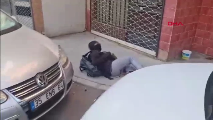 İzmir -Saldırganın etkisiz hale getirilme anı kamerada 