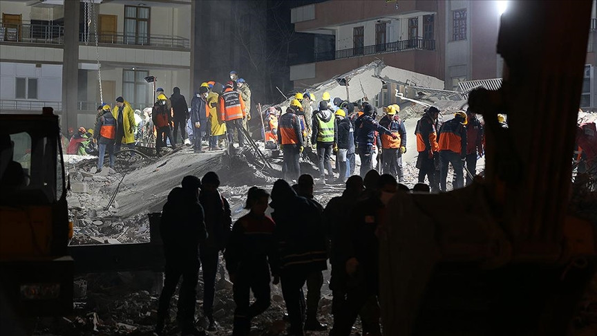Kahramanmaraş merkezli depremlerde 5 bin 894 kişi hayatını kaybetti, 8 bin kişi sağ kurtarıldı
