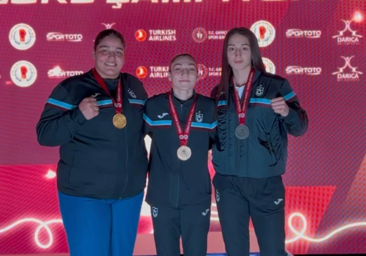 Kocaeli&rsquo;de Trabzon FIRTINASI: Bordo-Mavili YUMRUKLAR T&uuml;rkiye&rsquo;yi SALLADI!