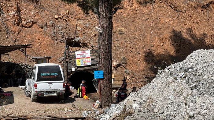 Krom madeninde mahsur kalan 2 işçi, 25 saat sonra kurtarıldı (2)