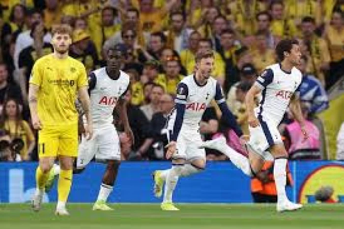 Manchester United ve Tottenham avantajı kaptı