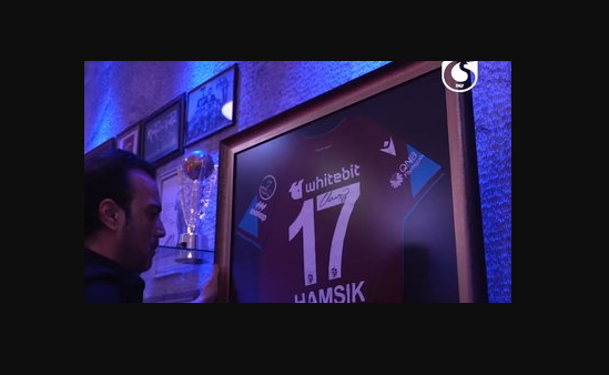 Marek Hamsik'in imzalı forması, Trabzonspor Şamil Ekinci Müzesi'ne asıldı