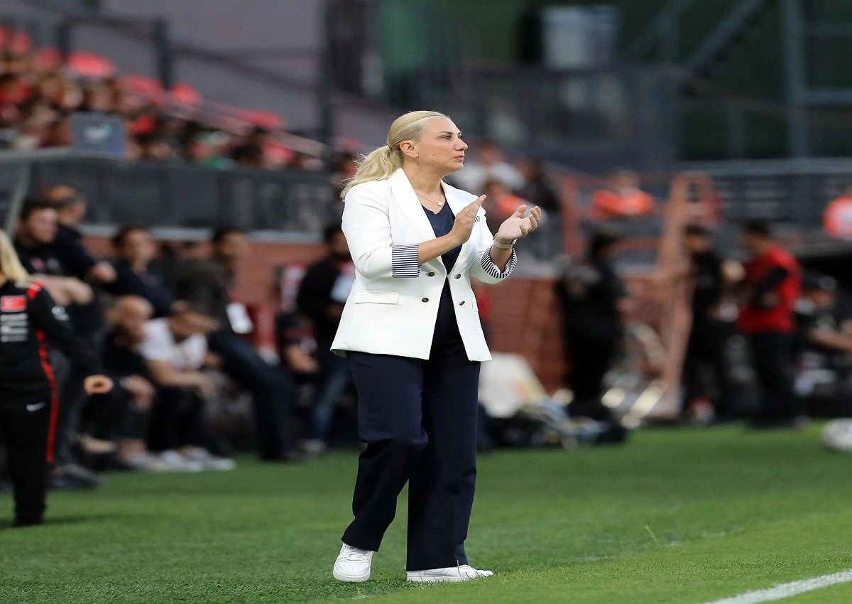 Necla G&uuml;ng&ouml;r Kıragası: Hedefimiz Sadece M&uuml;cadele Etmek Değil, Turu Ge&ccedil;mek!