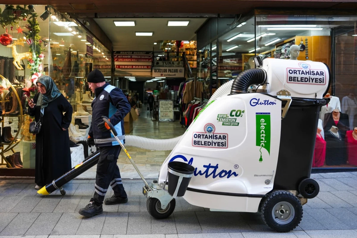 ORTAHİSAR&rsquo;DA 'GLUTTON' DEVRİ: Sokaklar Artık Vakumla Temizleniyor!