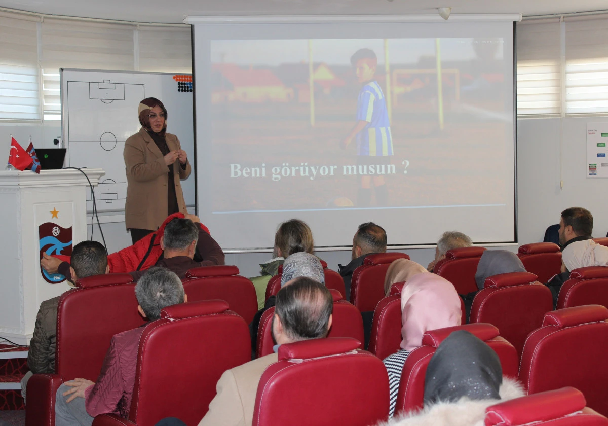 &Ouml;ZKAN S&Uuml;MER AKADEMİSİ&rsquo;NDE VELİLERE &Ouml;ZEL EĞİTİM: Geleceğin Yıldızlarına Pedagojik Destek!