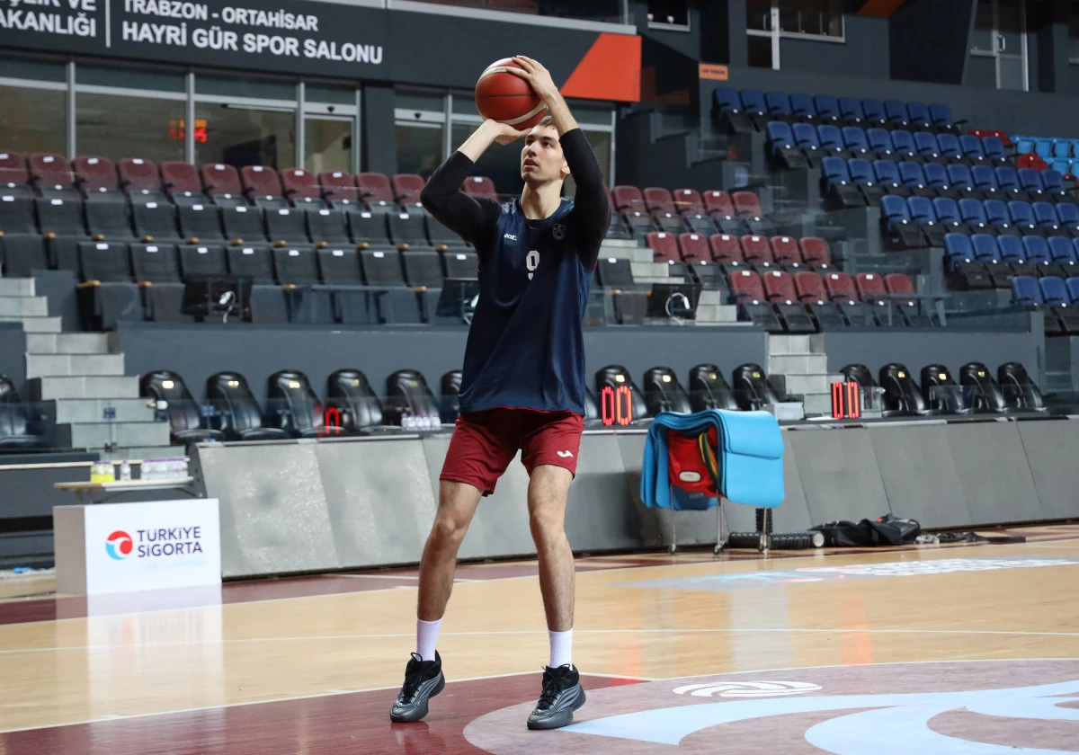 POTADA DERBİ MESAİSİ: Trabzonspor, Galatasaray Deplasmanına Hazırlanıyor!